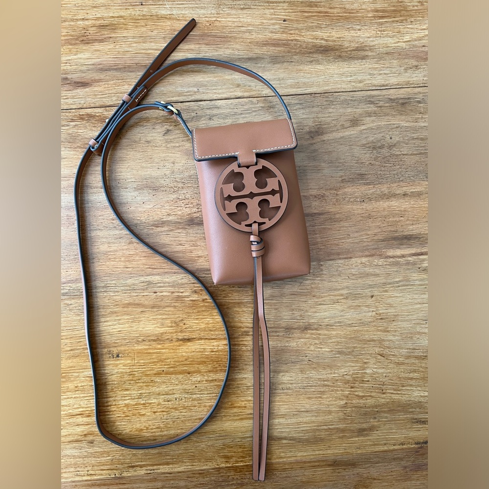 TORY BURCH Miller Phone cross Body bag in Light Umber. NWOT.